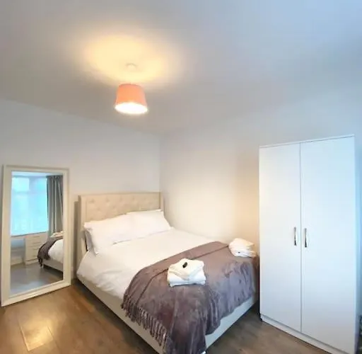 The Modern House - Beeston Nottingham